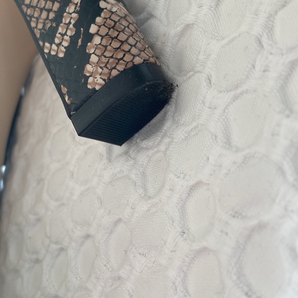 Cole Haan 3 1/2 inch heels, embossed leather upper, excellent condition. Size 7B - Picture 4 of 5